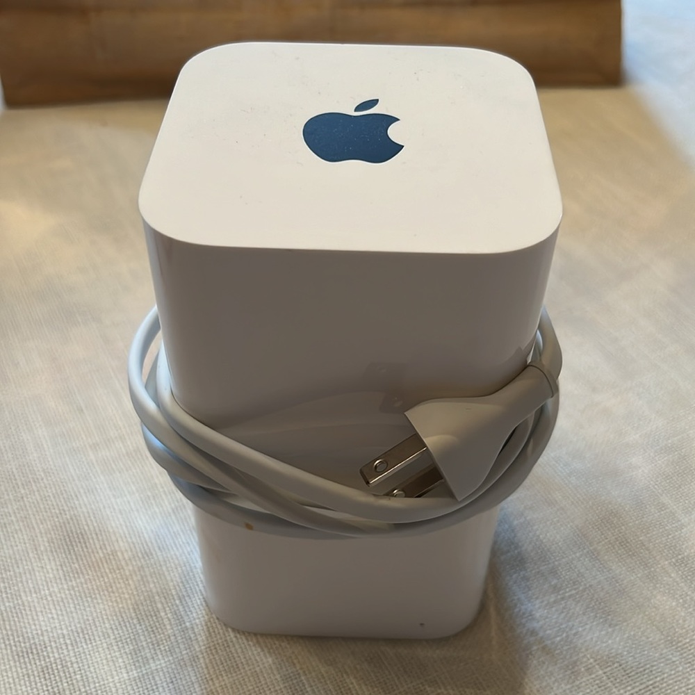 Apple AirPort Extreme Base Station